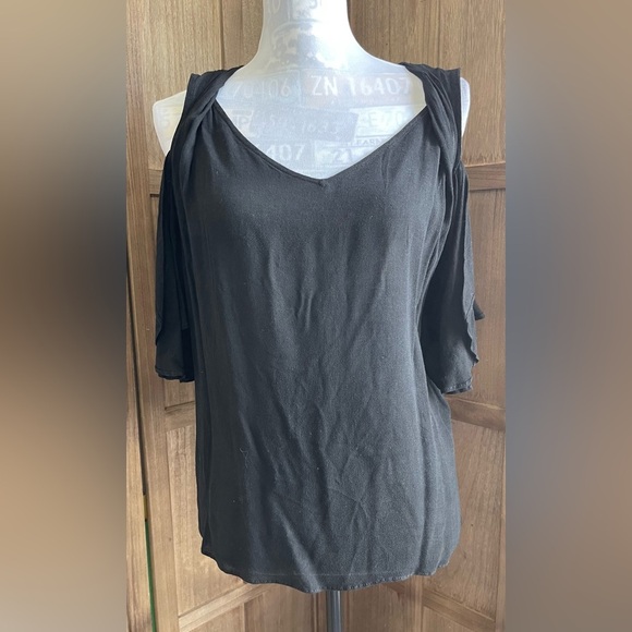 Very J Women’s Black Summer Top with open shoulder. - Picture 1 of 6